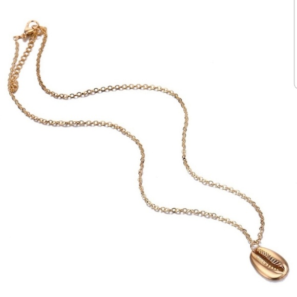 🐚Gold Seashell Necklace - Picture 2 of 3